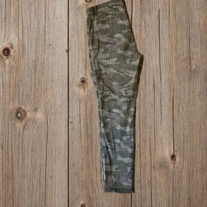 Wit & Wisdom Flex-Ellen’s Camo Cargo Pants sz 14